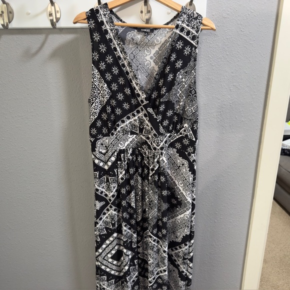 Elementz Woman Black & White Sleeveless Maxi Dress - Size 1X (NWT) - Picture 6 of 11